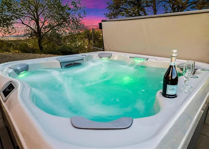 Holiday home Lynx Lux 6-br Housesleeps 22hot Tubgame Rm