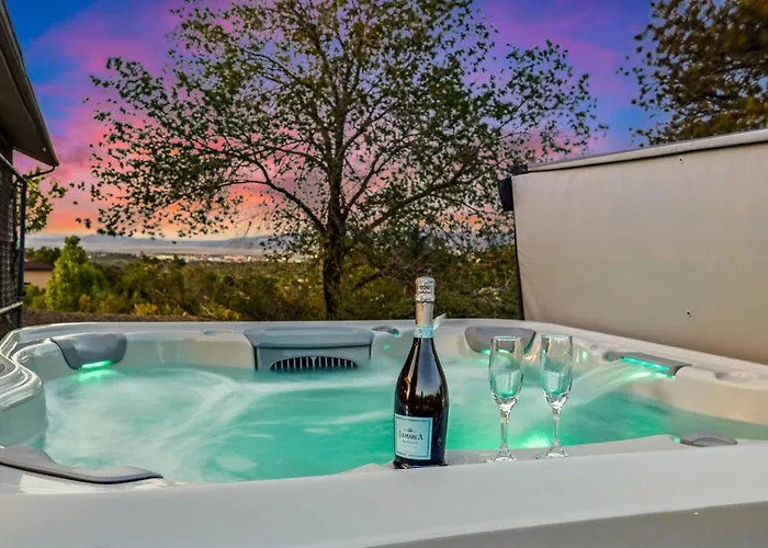 Holiday home Lynx Lux 6-br Housesleeps 22hot Tubgame Rm