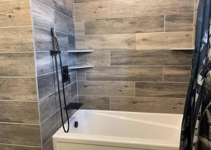 Lynx Lux 6-br Housesleeps 22hot Tubgame Rm Holiday home *